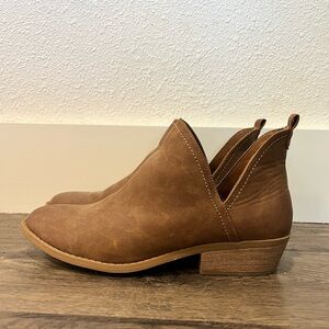 Women’s Universal Thread booties